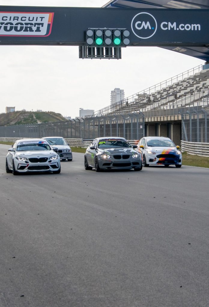bmw-e92-m3-overtake-vertical bmw-e92-m3-overtake-vertical