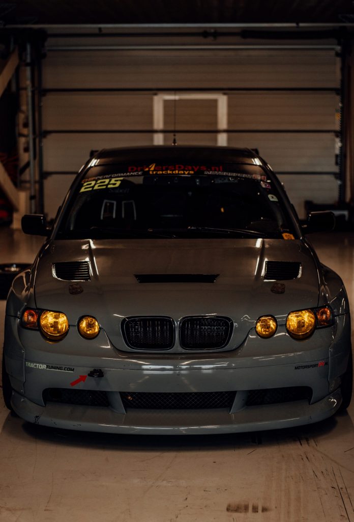 bmw-m3-compact-spa-pits bmw-m3-compact-spa-pits